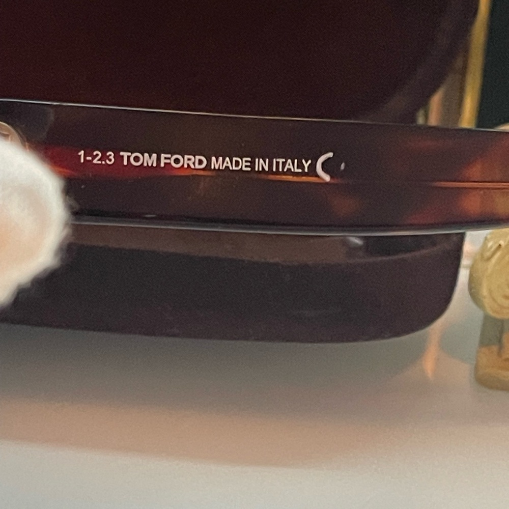 Authentic Tom Ford unisex sunglasses 🤎🤎 - Picture 5 of 8